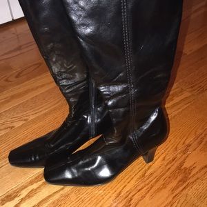 Black boots EUC size 9